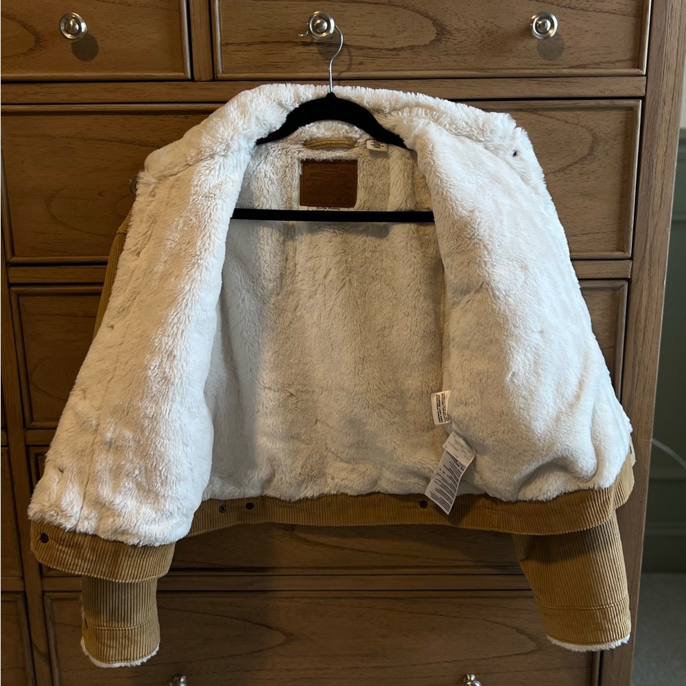 SOLD OUT NWOT Levi's New Heritage Faux Fur Lined Cord Trucker Jacket - Picture 6 of 6